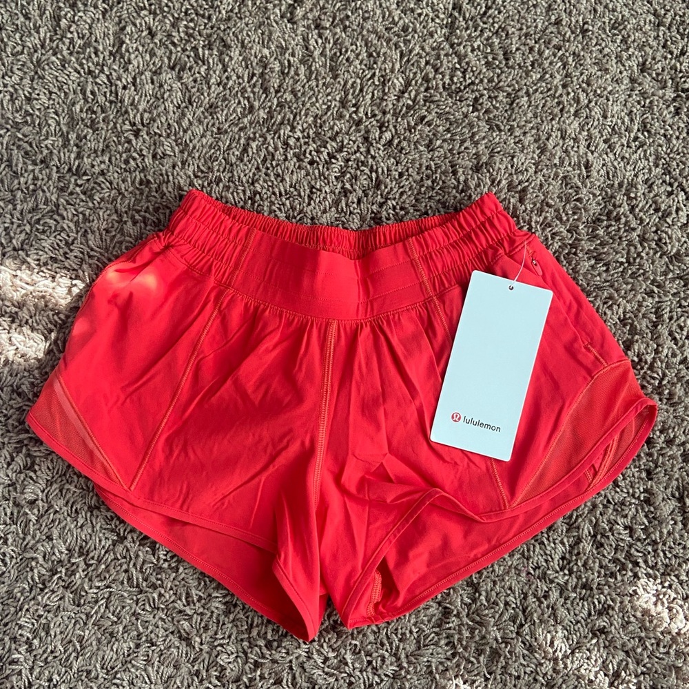 NWT RED LULULEMON HOTTY HOT 2.5